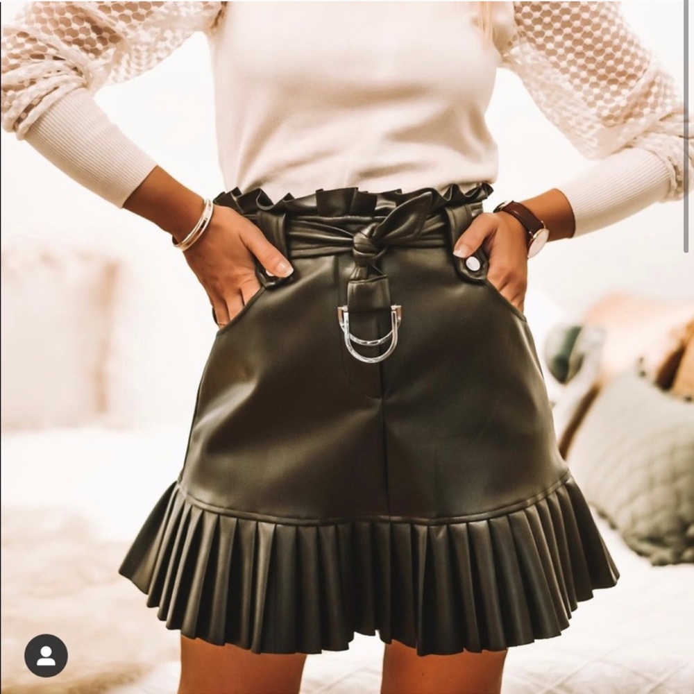 ZARA Pleated Faux Leather Pleated Mini Skirt - Picture 2 of 16